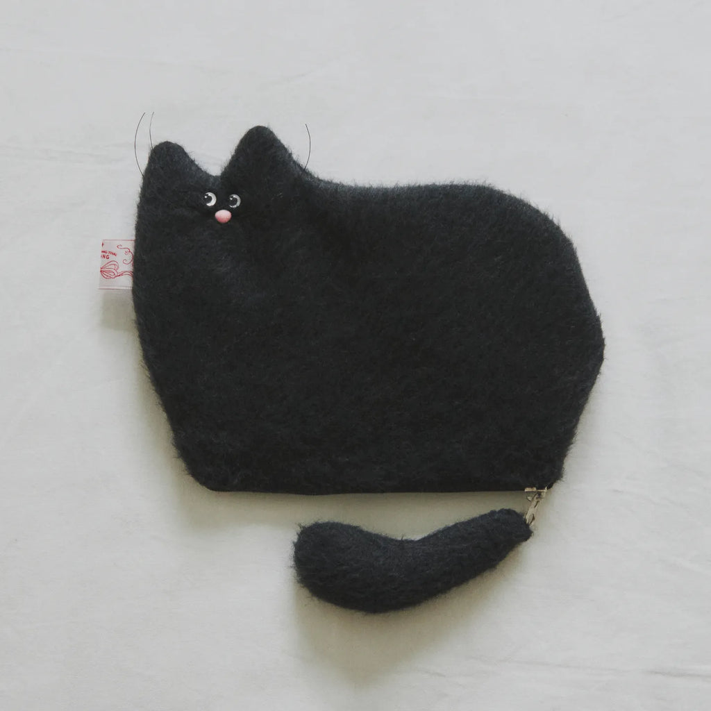 aeong Short-haired Cat Pouch (Black / White)