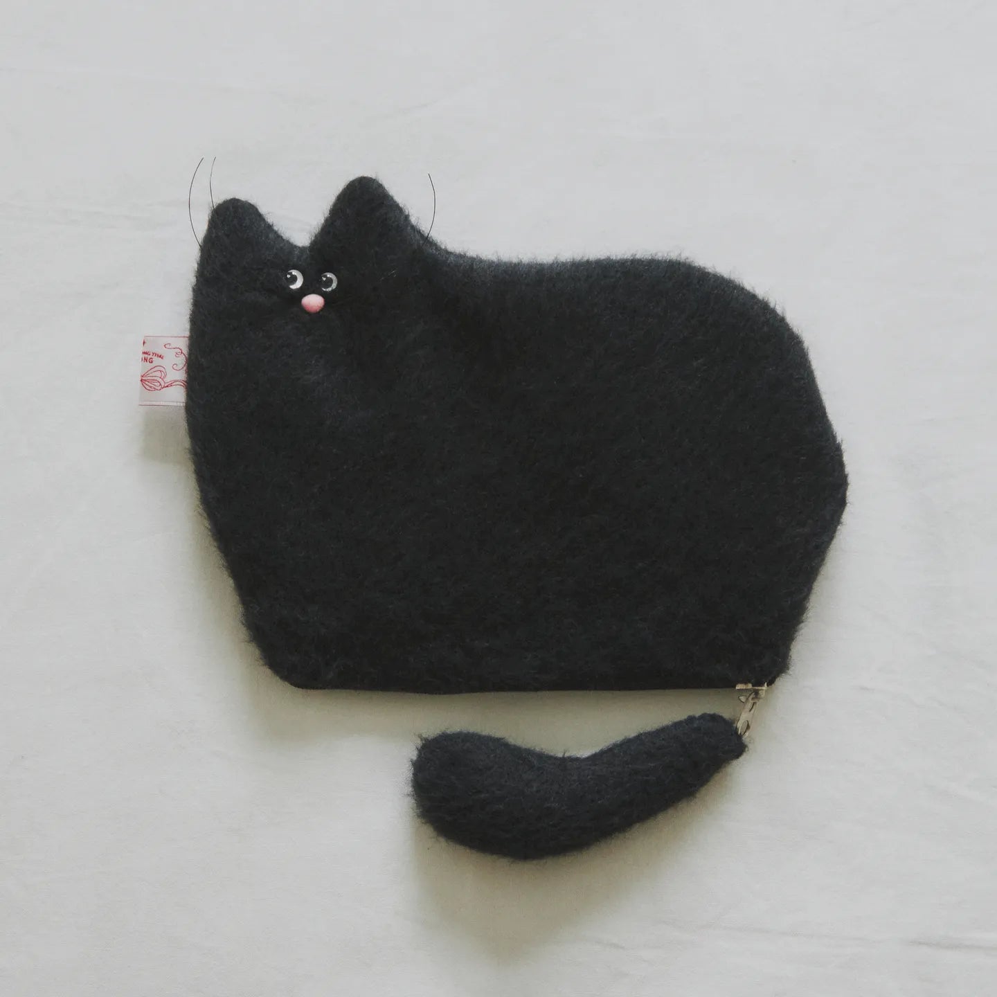 aeong Short-haired Cat Pouch (Black / White)