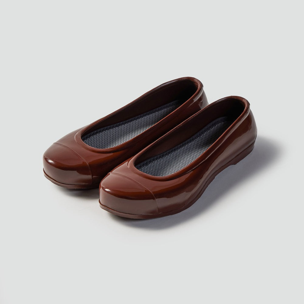 Classic Gomusin: Traditional Korean Rubber Shoes