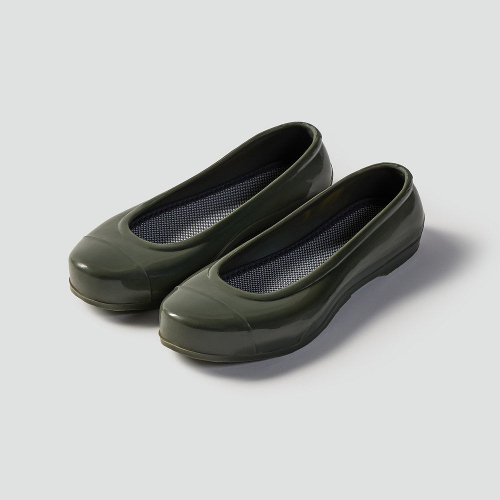 Classic Gomusin: Traditional Korean Rubber Shoes