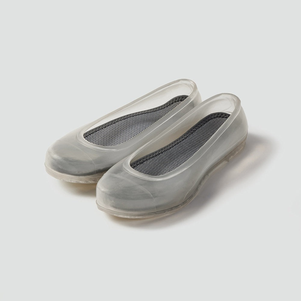 Classic Gomusin: Traditional Korean Rubber Shoes