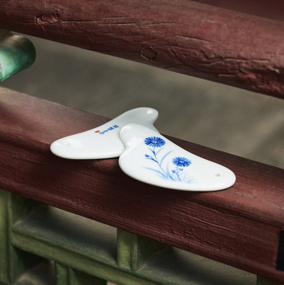Hwahyeop Ongju Mian Jagi (Premium Ceramic Gua Sha)